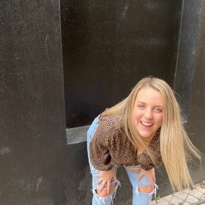 Meet your Posher, Abigail